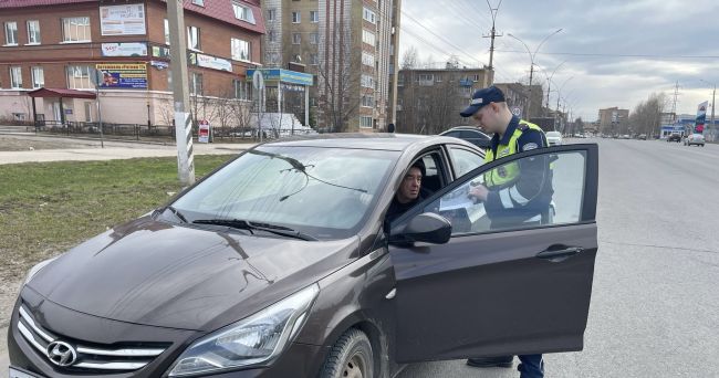 В Ухте автоинспекторы провели акцию «Безопасный перекресток»